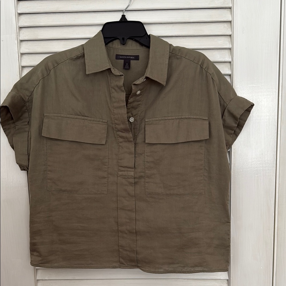 Banana Republic Olive Green Short Sleeve Button-Up Shirt